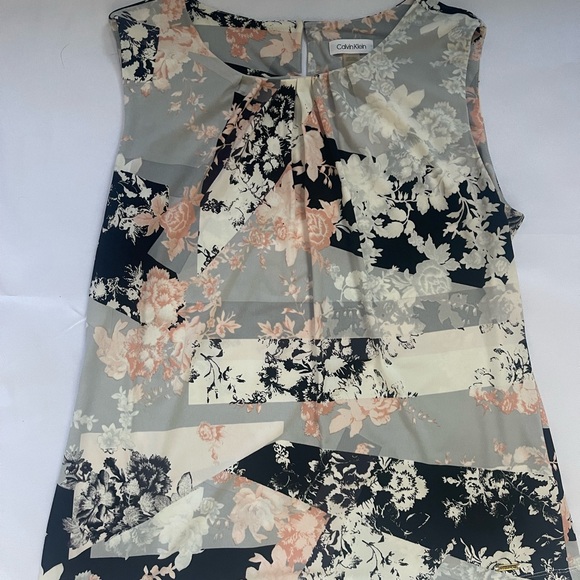 Calvin Klein tank with pleaded neckline size XL, 95% polyester 5% spandex - Picture 5 of 6